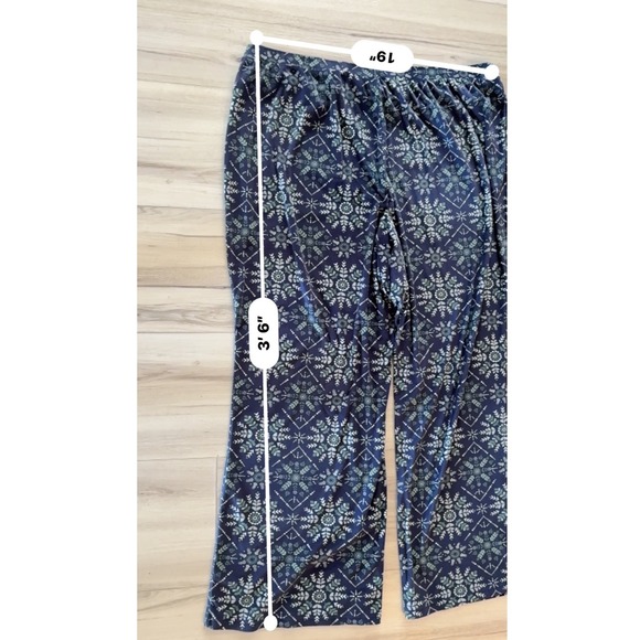 Tahari Women's Pajama Set 3X | Button Front Top & Pants | Blue Snowflake Print - Picture 9 of 10